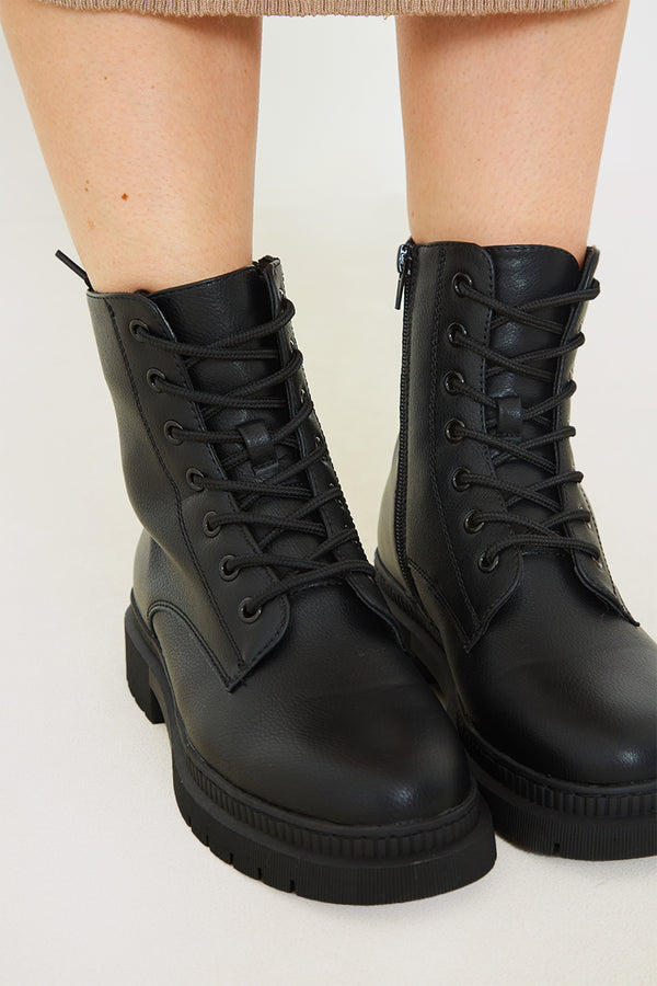 In The Style In The Style Lace Up Ankle Boot Black