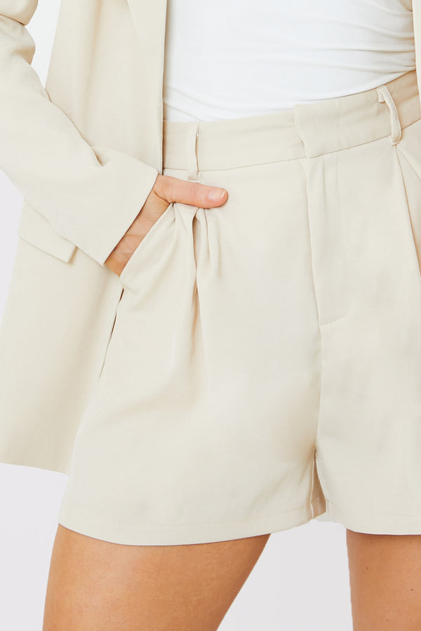 In The Style In The Style Tailored Shorts Cream