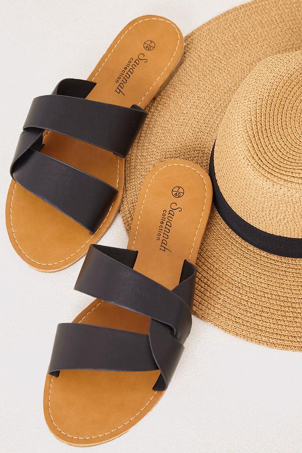In The Style In The Style Interlock Strap Flat Sandal Black