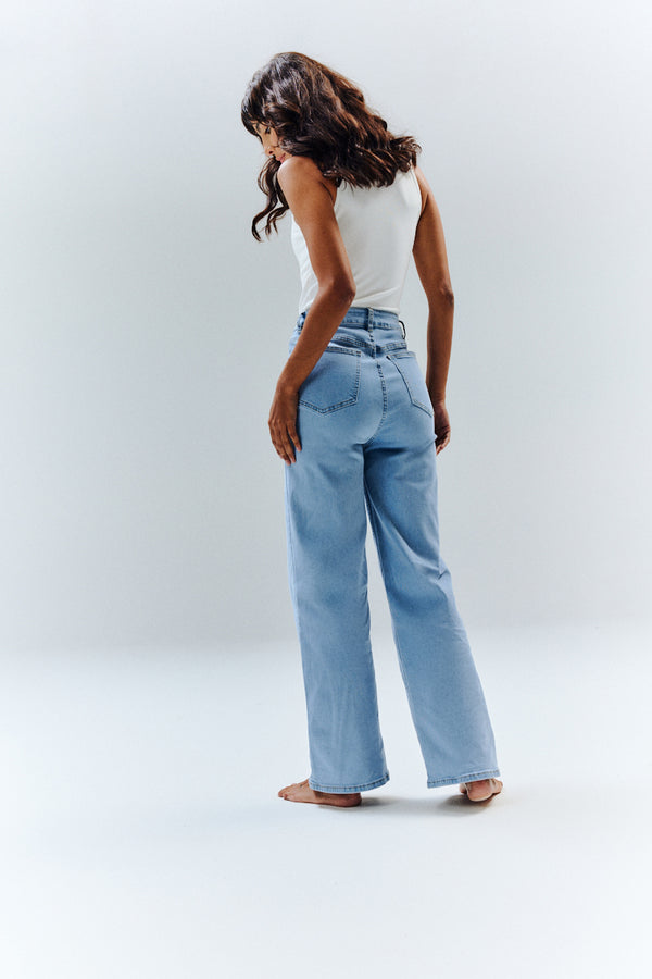 In The Style In The Style Isla Wide Leg Jeans Light Blue
