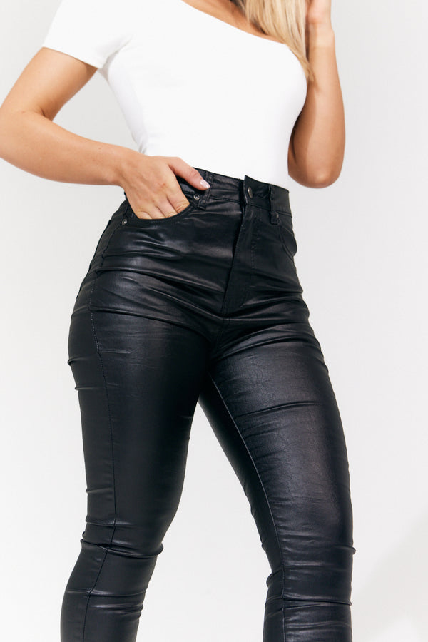 In The Style In The Style Isobelle Coated Skinny Jean Black