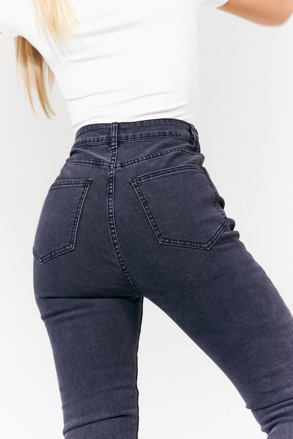 In The Style In The Style Isobelle Skinny Jean In Black Washed Black