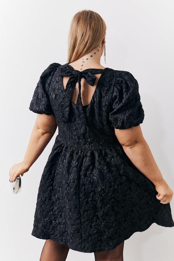 In The Style In The Style Jacquard Bow Back Puff Sleeve Smock Dress Black