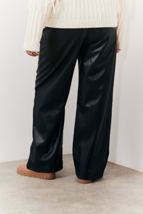 In The Style In The Style Leather Look Pintuck Detail Trousers Black