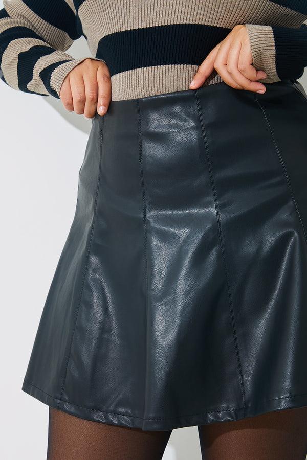 In The Style In The Style Leather Look Skater Skirt Black