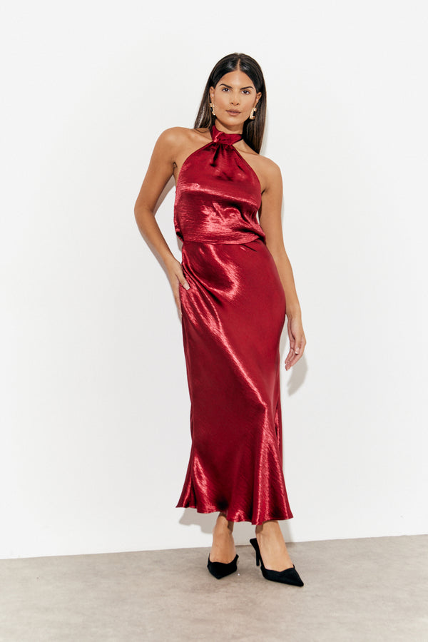 in the style In The Style Liquid Satin Halterneck Cowl Back Midaxi Dress Burgundy
