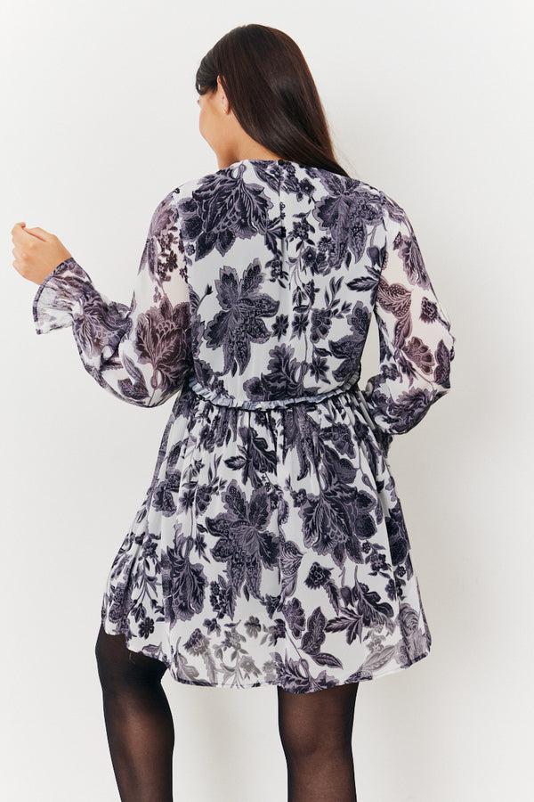 In The Style In The Style Maternity Crew Neck Printed Smock Dress Monochrome