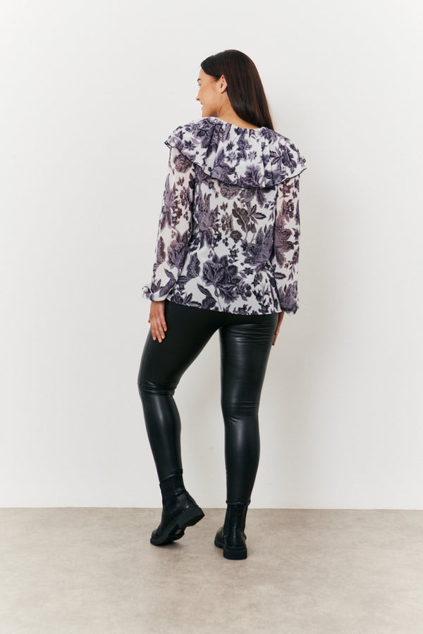 In The Style In The Style Maternity Ruffle Blouse Monochrome