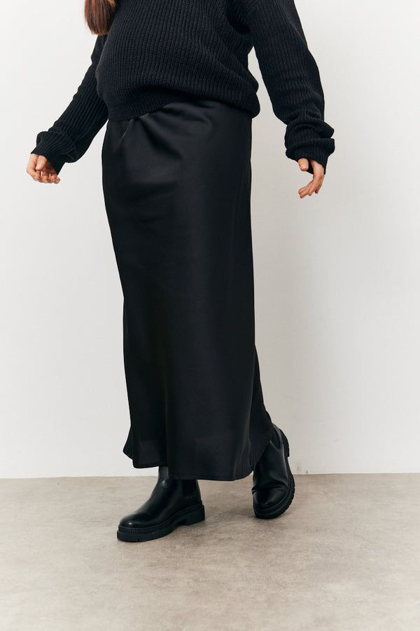 In The Style In The Style Maternity Satin Slip Midaxi Skirt Black
