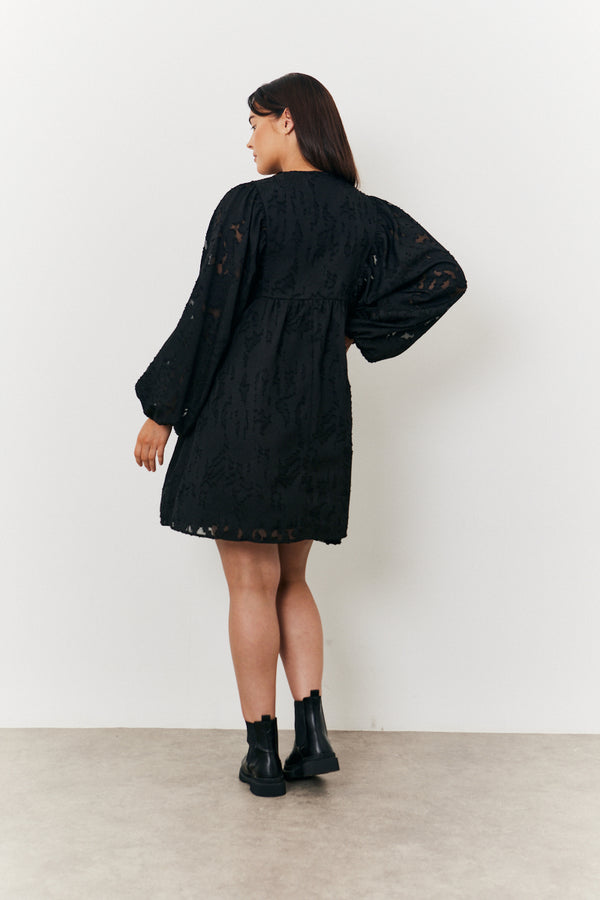 In The Style In The Style Maternity Tie Detail Smock Dress Black