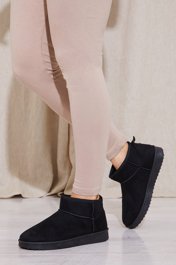in the style In The Style Mini Faux Suede Boot Black