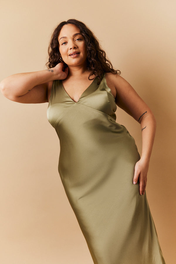 In The Style In The Style Olive Satin Twist Back Maxi Dress Olive