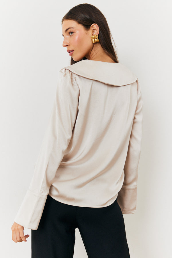 In The Style In The Style Oversized Collar Blouse Cream