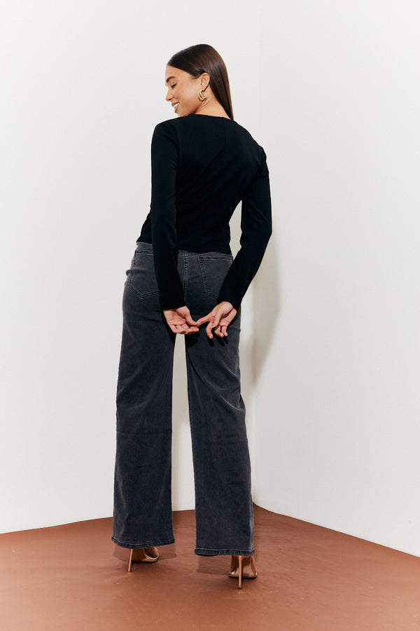 In The Style In The Style Pearl Trim Top With Cut Out Black