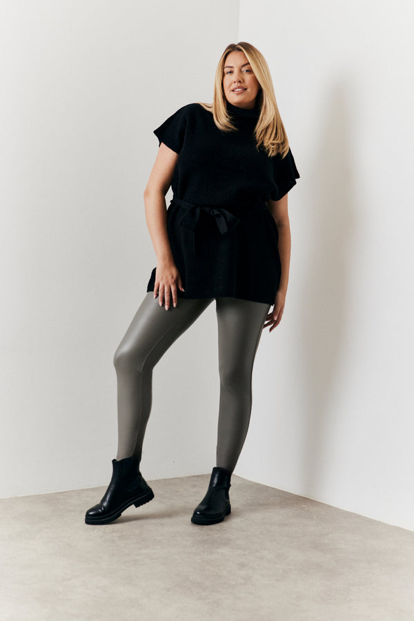 In The Style In The Style Perfect Sculpting High Waisted Leather Look Leggings Charcoal