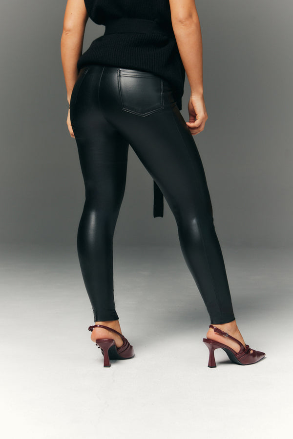In The Style In The Style Perfect Sculpting High Waisted Leather Look Leggings With Back Pocket Black