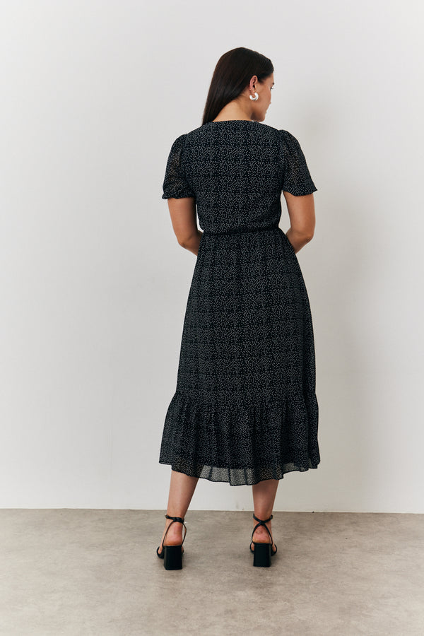 In The Style In The Style Polka Dot V Neck Puff Sleeve Midaxi Dress Black