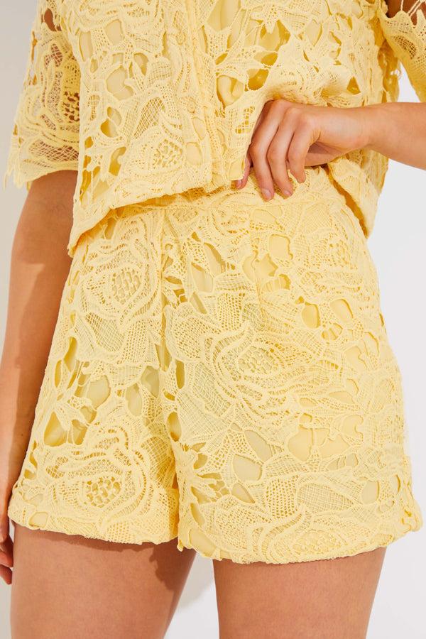 In The Style In The Style Premium Lace Co-Ord Shorts Lemon