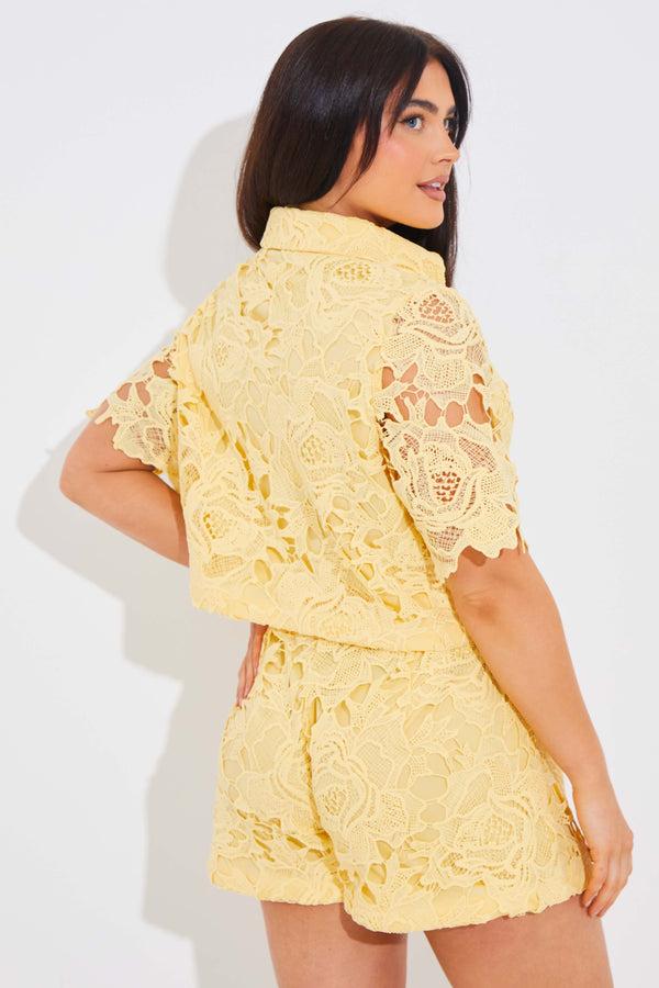 In The Style In The Style Premium Lace Co-Ord Shorts Lemon