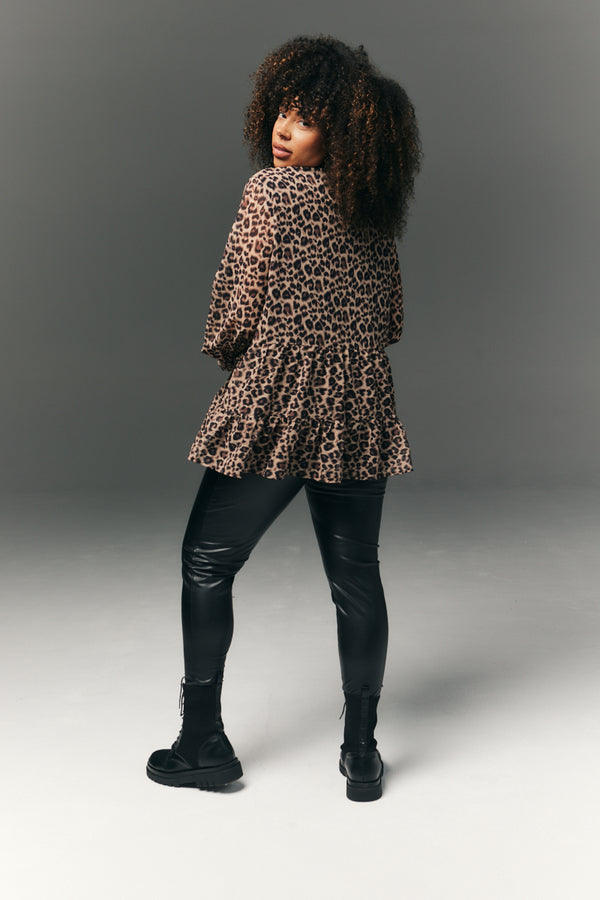 In The Style In The Style Pussybow Tiered Animal Print Blouse Animal Print