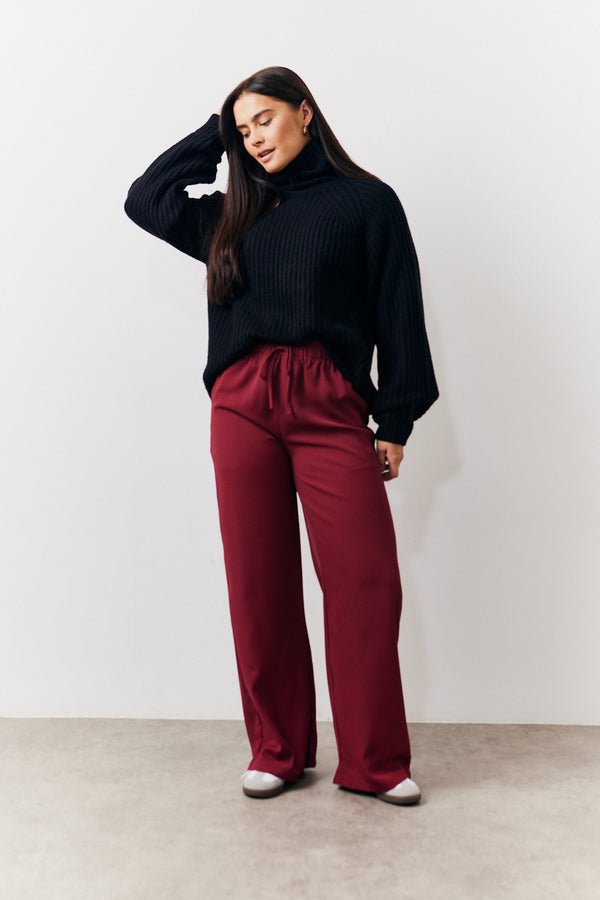 in the style In The Style Relaxed Woven Trouser Burgundy