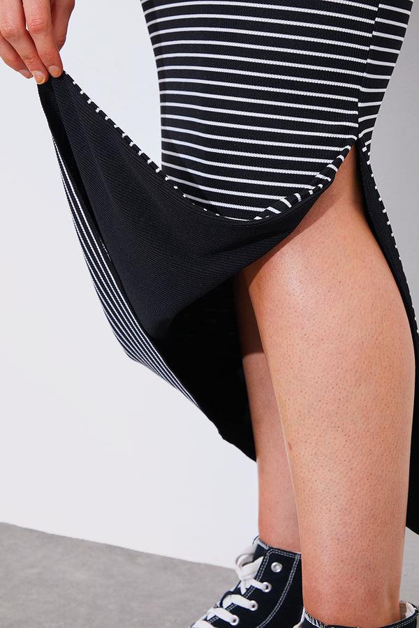 In The Style In The Style Reversible Stripe Co-Ord Midi Skirt Black