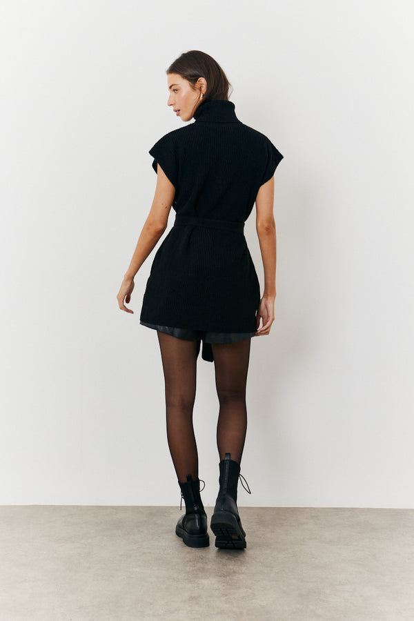 In The Style In The Style Roll Neck Belted Knit Longline Jumper Black