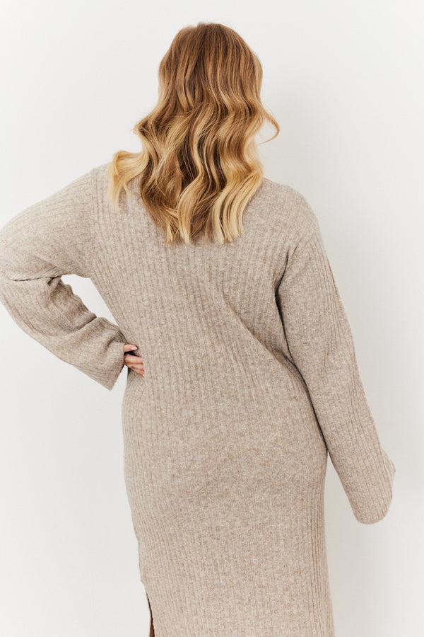 In The Style In The Style Scoop Neck Knit Midi Dress Mocha