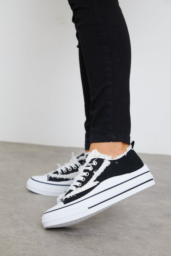In The Style In The Style Seam Detail Low Top Canvas Trainer Black
