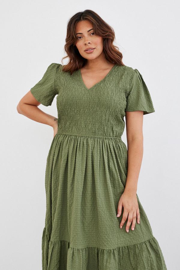In The Style In The Style Shirred Body Flutter Sleeve Midaxi Dress Green