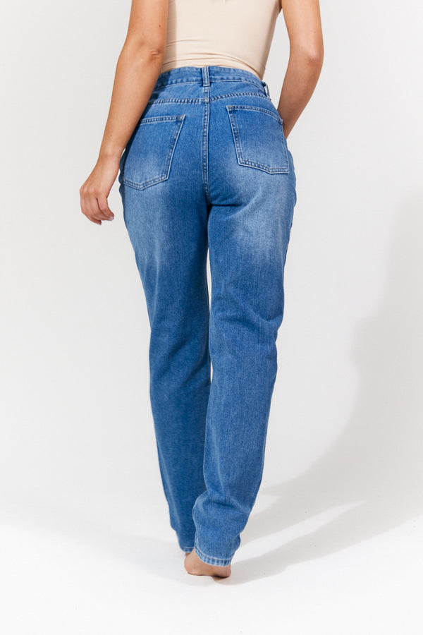 In The Style In The Style Sofia Straight Leg Mom Jeans Midblue