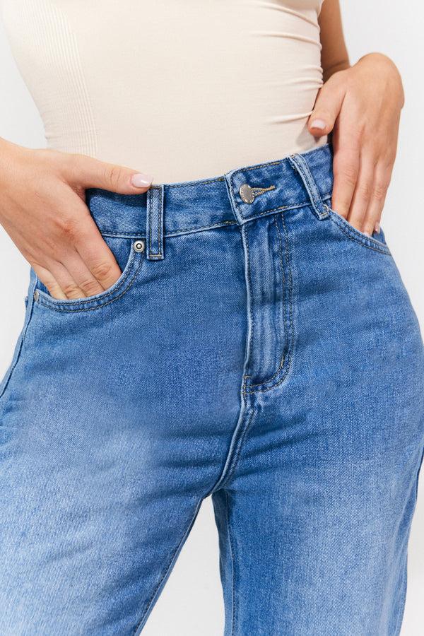 In The Style In The Style Sofia Straight Leg Mom Jeans Midblue