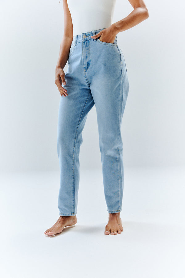 In The Style In The Style Sofia Straight Mom Jeans Light Blue