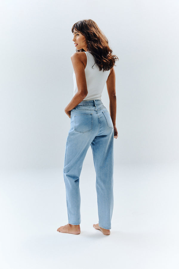 In The Style In The Style Sofia Straight Mom Jeans Light Blue