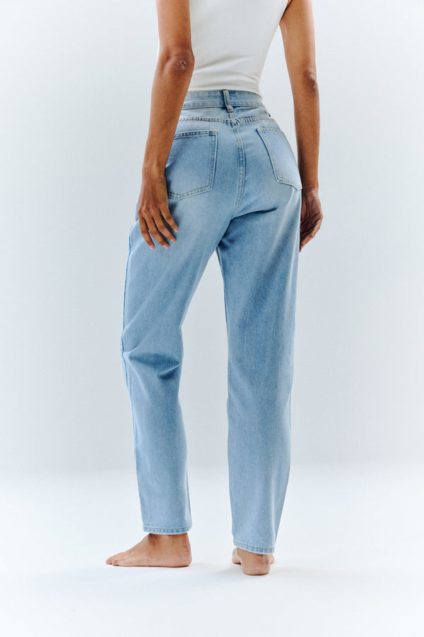 In The Style In The Style Sofia Straight Mom Jeans Light Blue