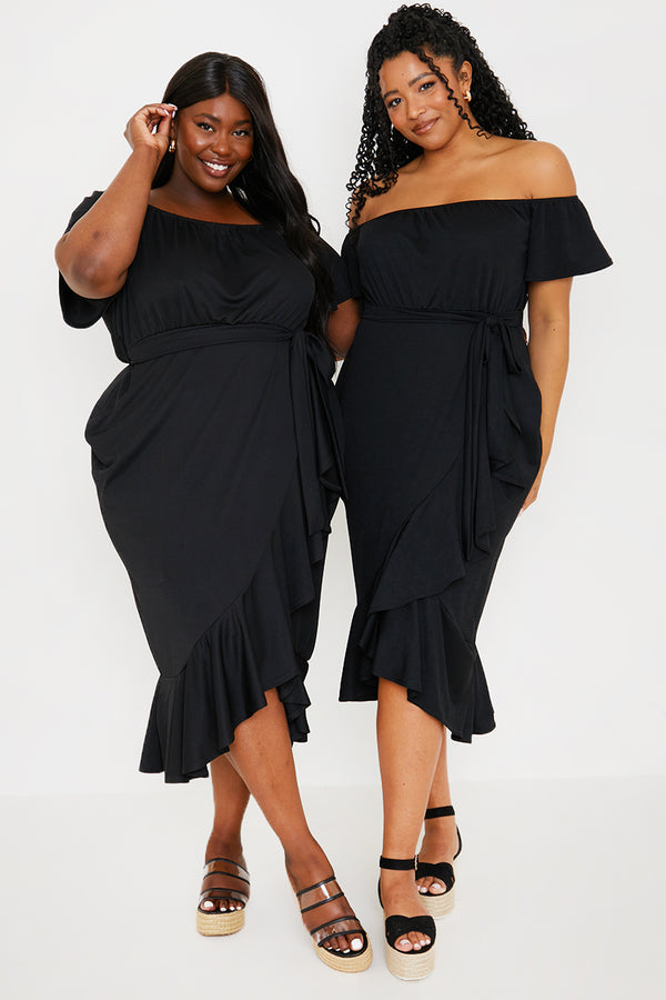 in the style In The Style Sweetheart Neck Skater Dress With Pockets Black