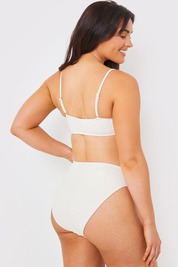 In The Style In The Style Textured Bandeau Knot Front Bikini Top Cream
