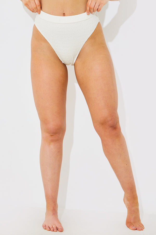 In The Style In The Style Textured High Waist Bikini Bottoms Cream