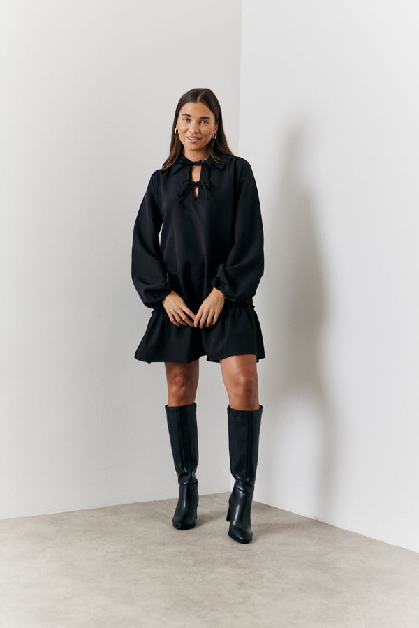 In The Style In The Style Tie Detail Balloon Sleeve Smock Dress Black