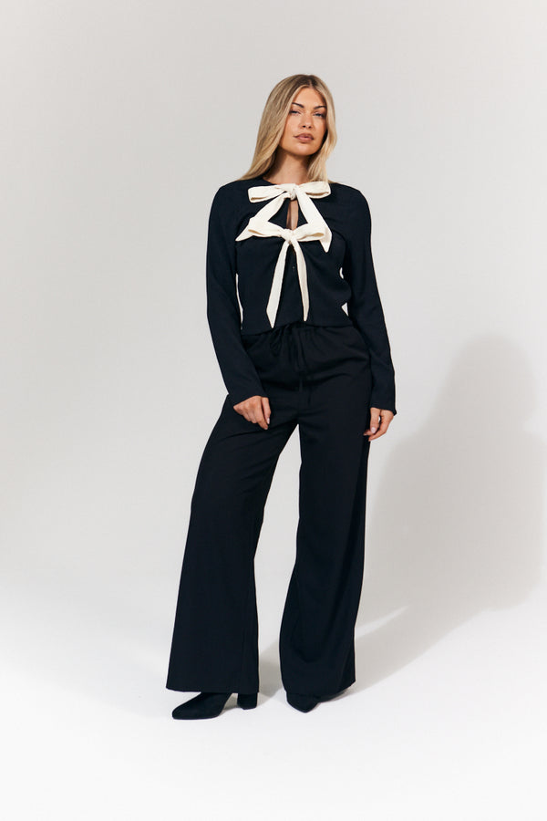 In The Style In The Style Tie Front Contrast Bow Top Black