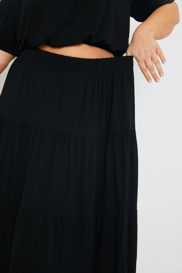 In The Style In The Style Tiered Maxi Skirt In Jersey Black