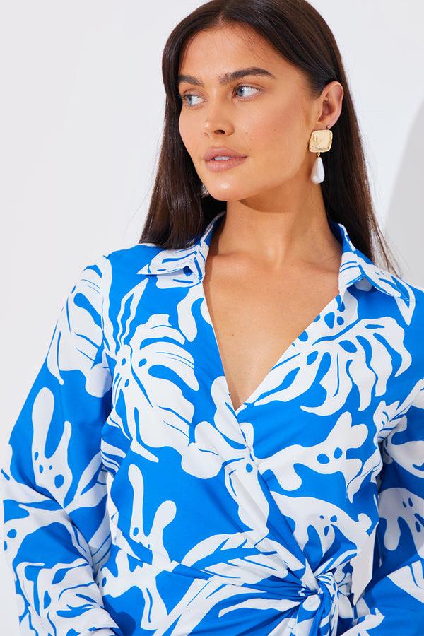 In The Style In The Style Tropical Print Wrap Mini Dress Blue