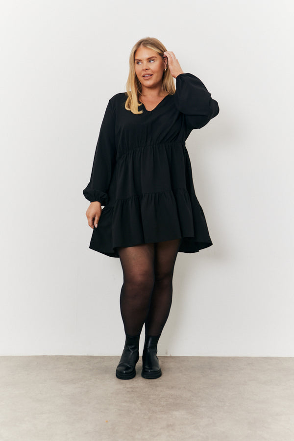 In The Style In The Style V Neck Tiered Balloon Sleeve Smock Dress Black