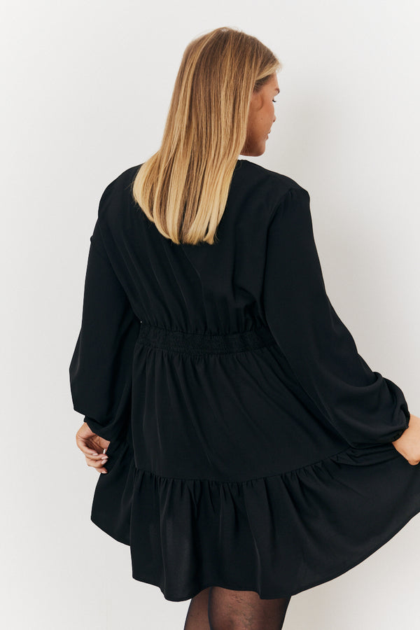 In The Style In The Style V Neck Tiered Balloon Sleeve Smock Dress Black