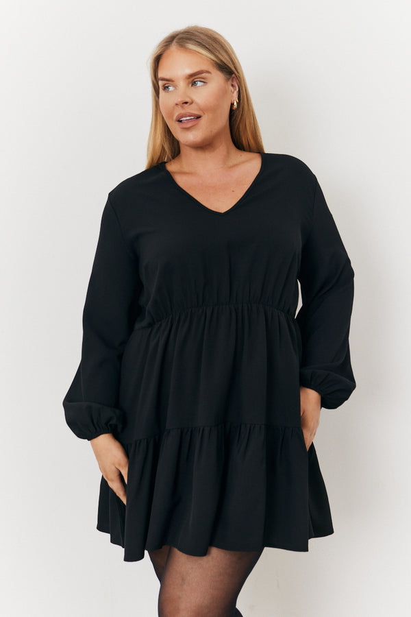 in the style In the Style V Neck Tiered Balloon Sleeve Smock Dress Black