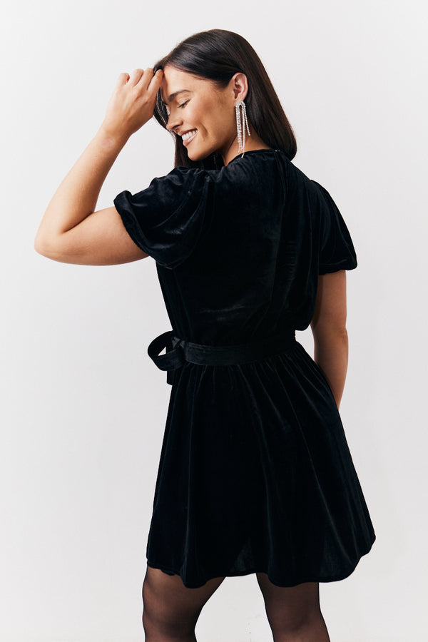 In The Style In The Style Velvet Embellished Belt Mini Dress Black