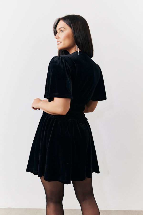 In The Style In The Style Velvet Mini Dress With Embellished Buttons Black
