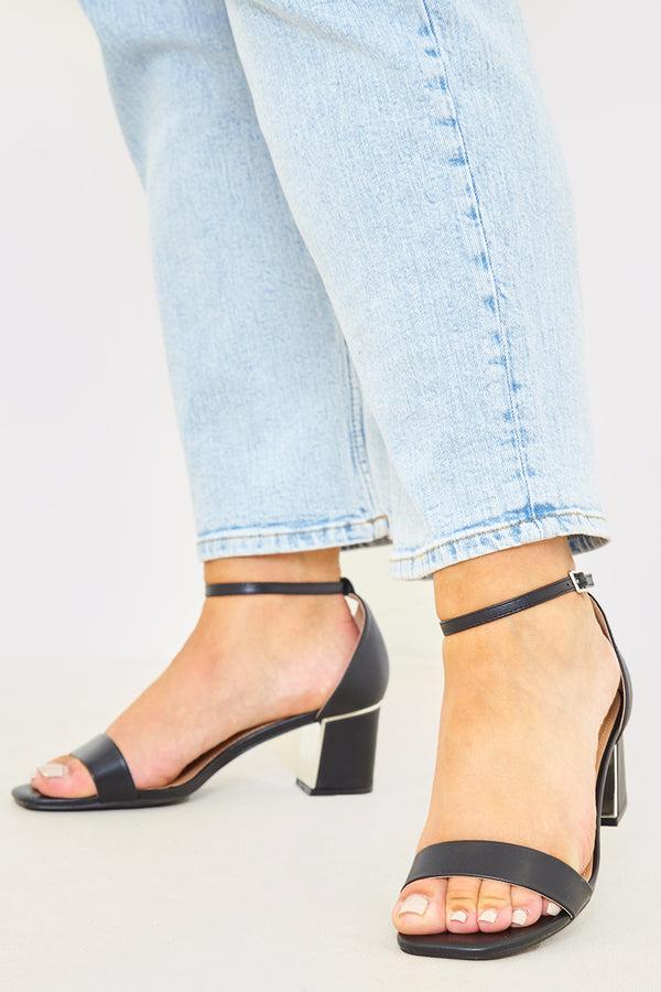In The Style In The Style Wide Fit Block Heels Black