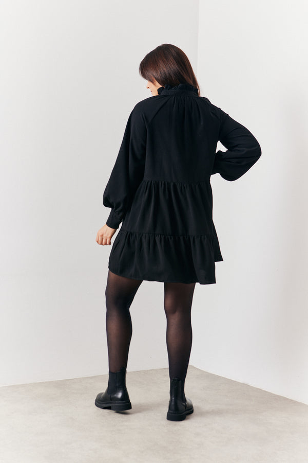 In The Style In The Style Wrap Front V-Neck Smock Dress Black