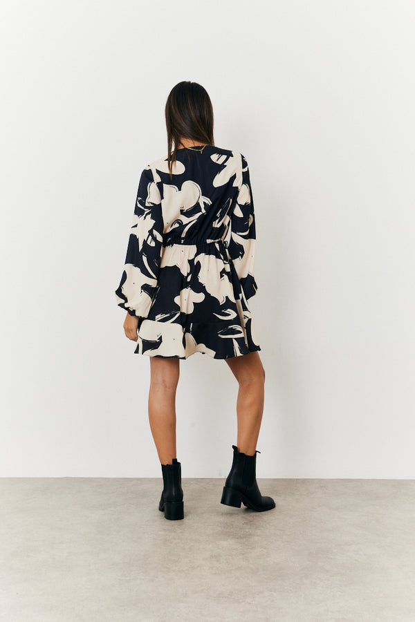 In The Style In The Style Wrap Puff Sleeve Mini Skater Dress Black